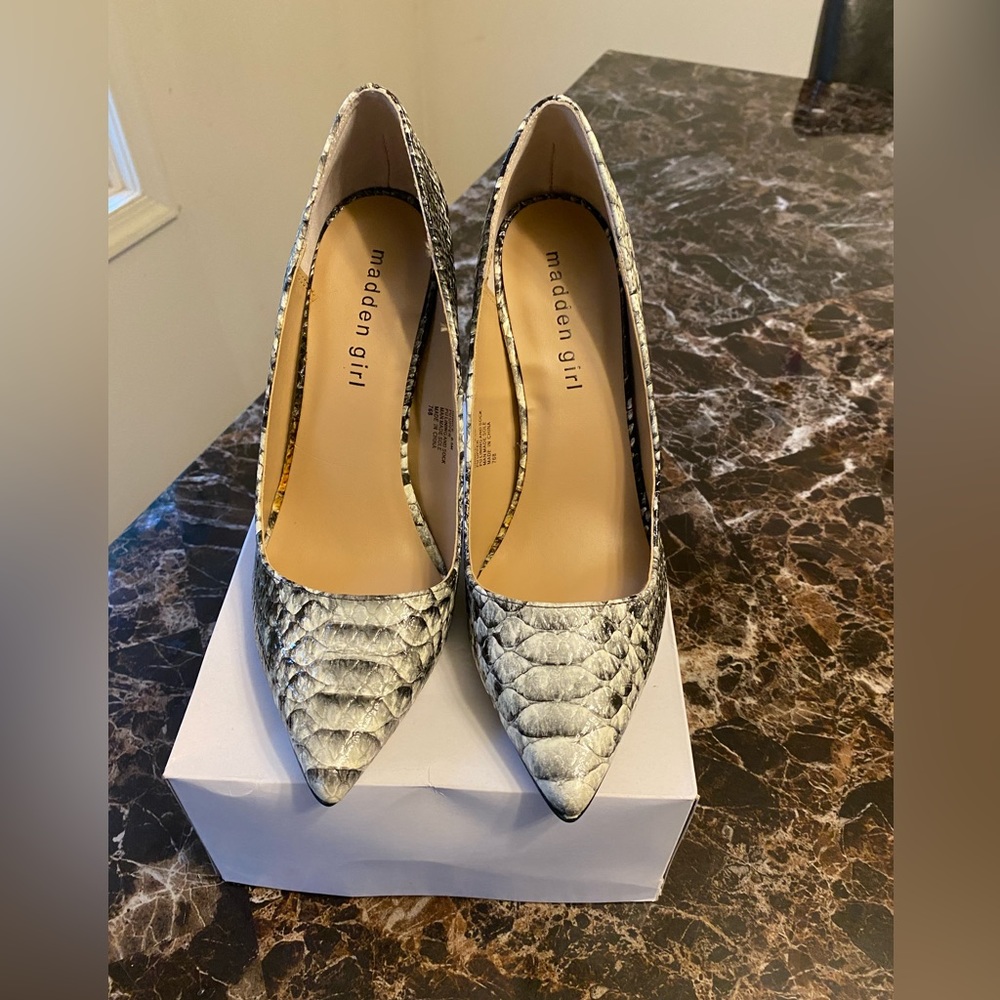MADDEN GIRL WOMEN’S PUMP HEELS - Picture 2 of 11